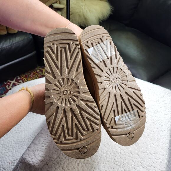 NEW UGG Suhenny Tall boots chestnut suede UGGplush lining Size US 7 - Picture 3 of 4